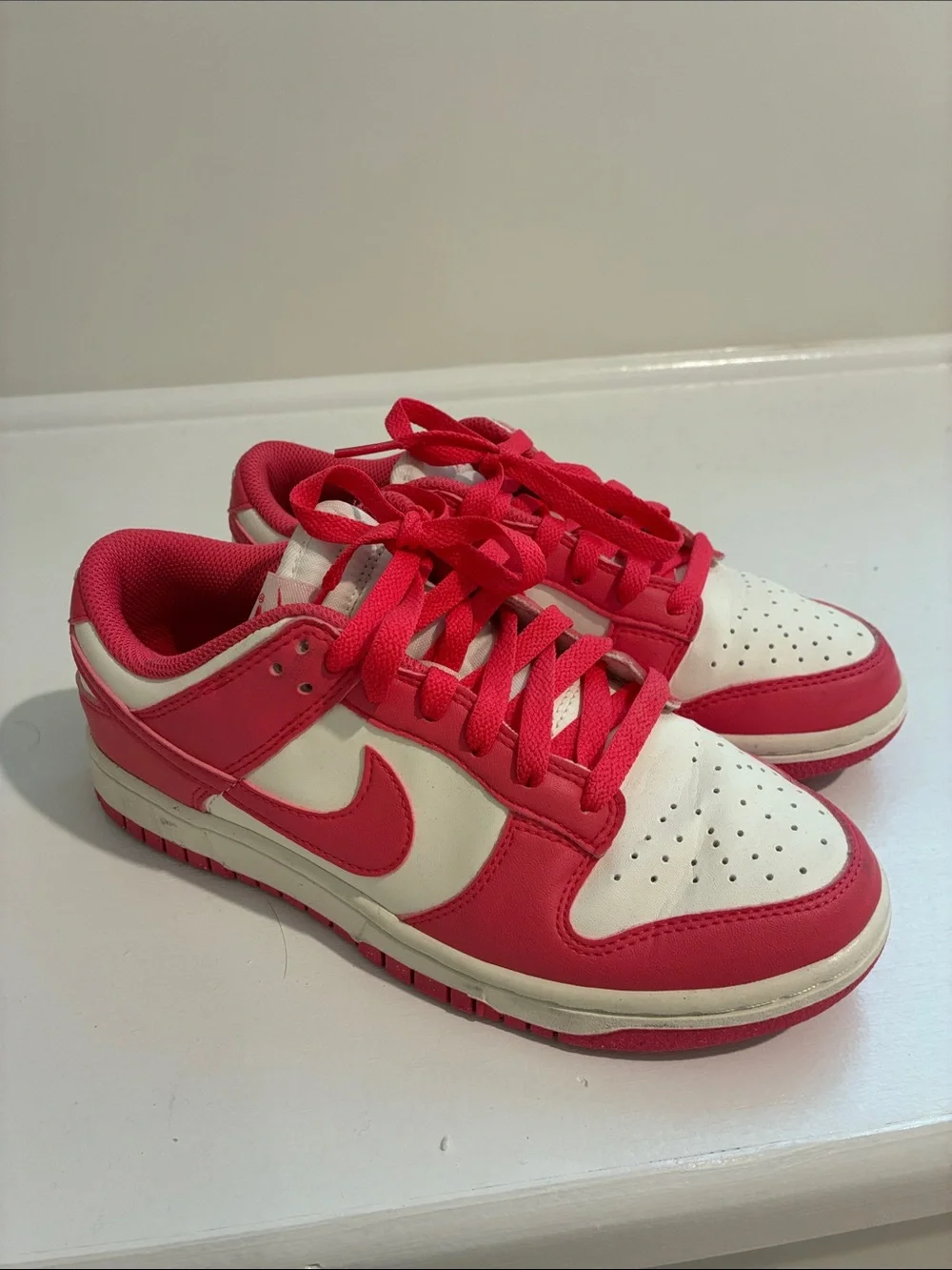 Nike Kids Low-Top Sneakers in Pink and White